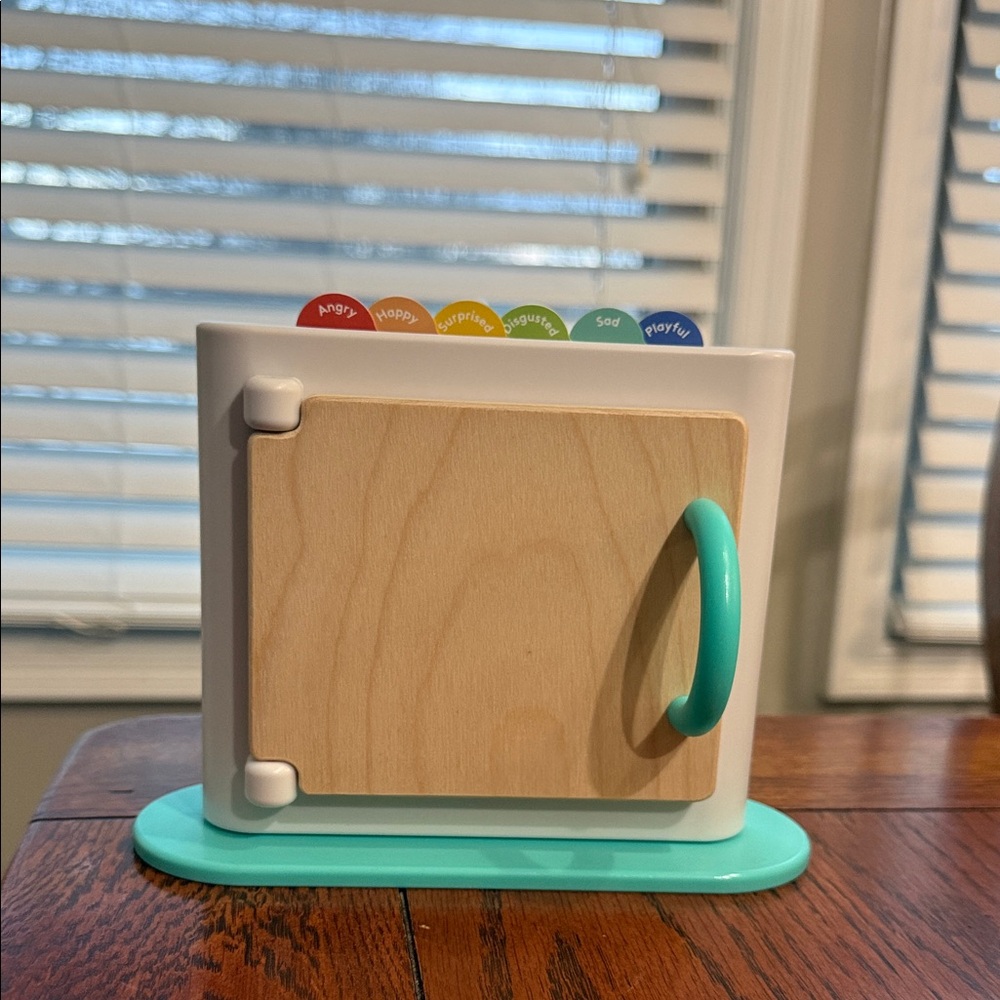 Lovevery emotion match mirror and card set